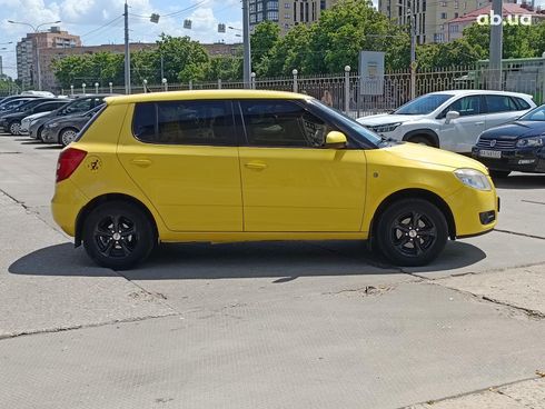 Skoda Fabia 2008 желтый - фото 4