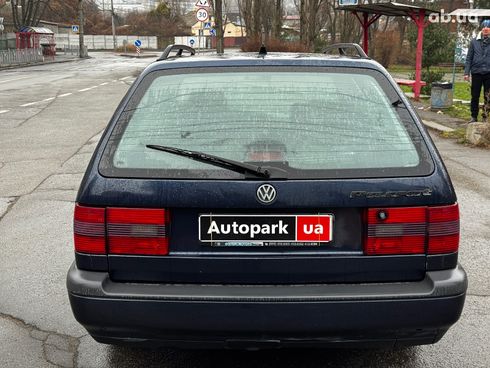 Volkswagen passat b4 1996 синий - фото 15