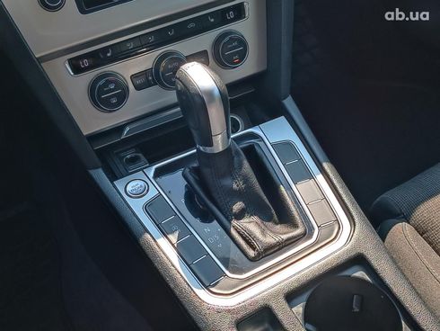 Volkswagen Passat 2015 синий - фото 18