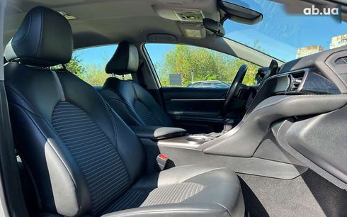 Toyota Camry 2021 - фото 9