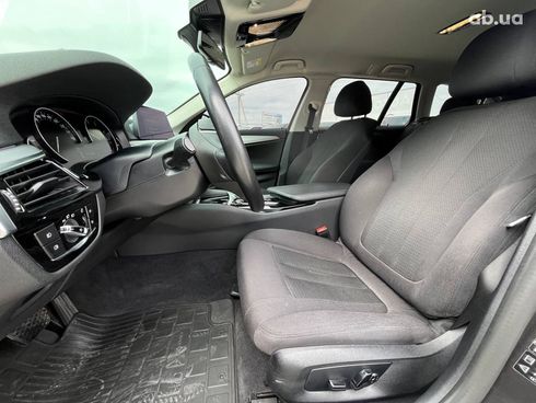 BMW 5 серия 2020 серый - фото 7