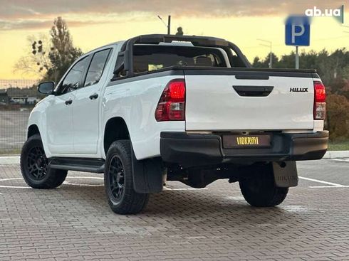 Toyota Hilux 2017 - фото 20