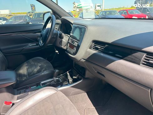 Mitsubishi Outlander 2019 серый - фото 42