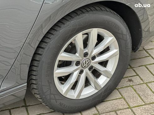 Volkswagen Passat 2015 серый - фото 13