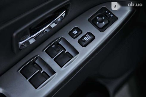 Mitsubishi Outlander 2018 - фото 17