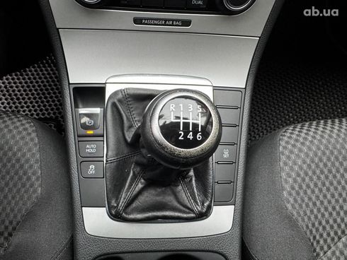 Volkswagen Passat 2011 серый - фото 18