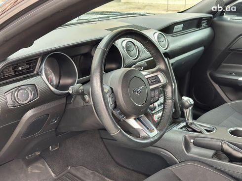 Ford Mustang 2022 черный - фото 29