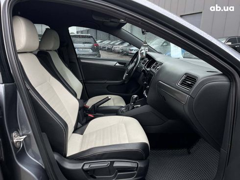 Volkswagen Jetta 2016 серый - фото 14
