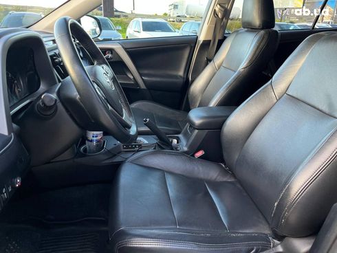 Toyota RAV4 2016 черный - фото 15