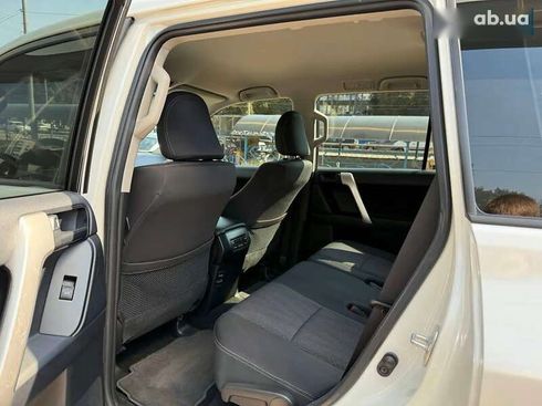 Toyota Land Cruiser Prado 2019 - фото 14