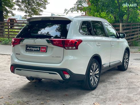 Mitsubishi Outlander 2019 белый - фото 8