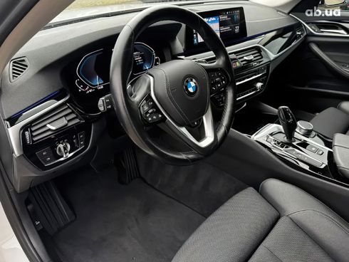 BMW 5 серия 2019 белый - фото 9