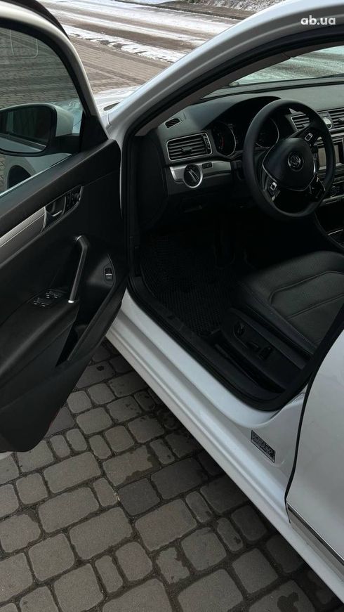 Volkswagen Passat 2015 белый - фото 4