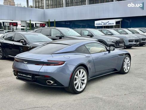 Aston Martin DB11 2017 - фото 12