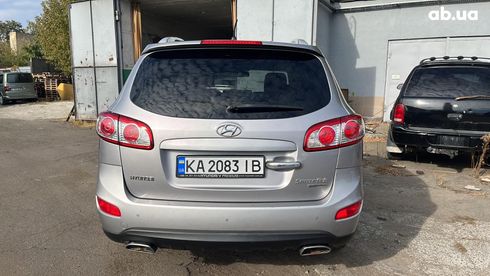 Hyundai Santa Fe 2011 серебристый - фото 3