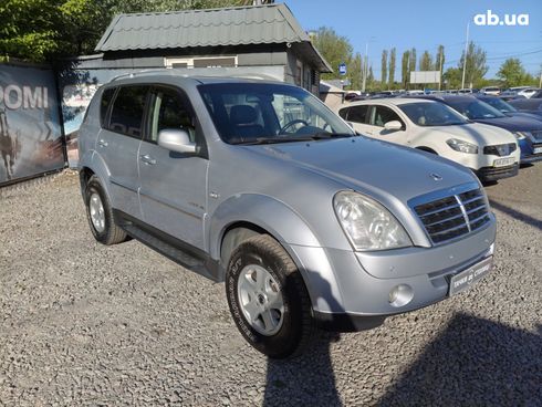 SsangYong Rexton 2010 серебристый - фото 3