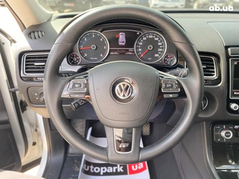 Volkswagen Touareg 2015 белый - фото 58