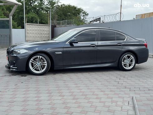 BMW 5 серия 2015 серый - фото 2