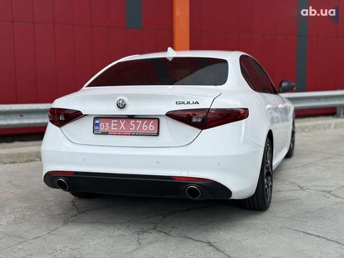 Alfa Romeo Giulia 2021 - фото 13
