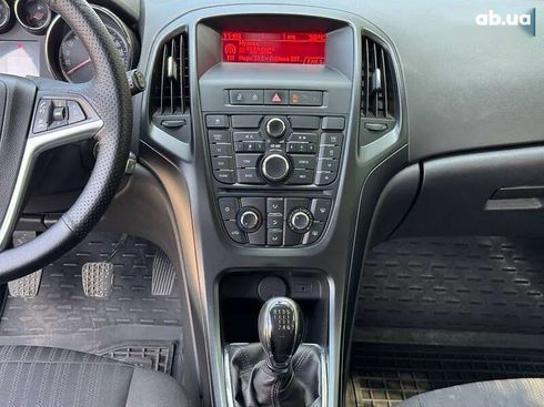 Opel Astra 2011 - фото 17