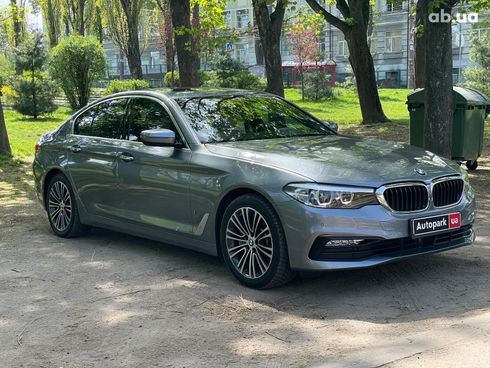 BMW 5 серия 2018 серый - фото 4
