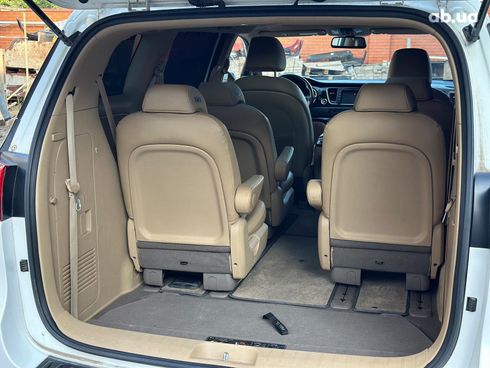 Kia Carnival 2017 белый - фото 17