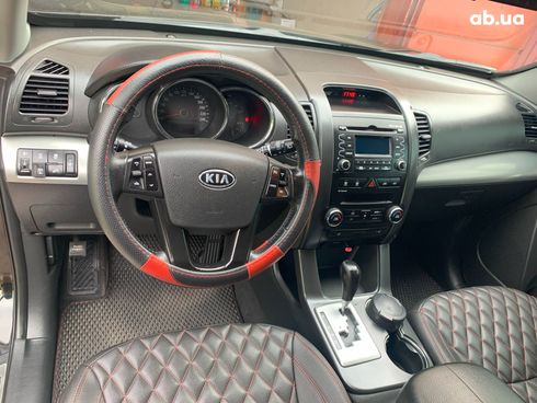 Kia Sorento 2011 черный - фото 19