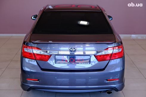Toyota Camry 2014 серый - фото 6