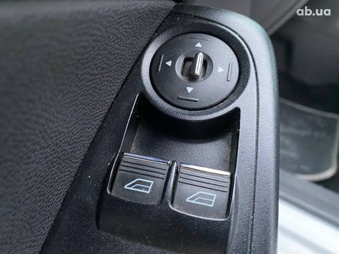 Ford Fiesta 2013 белый - фото 14