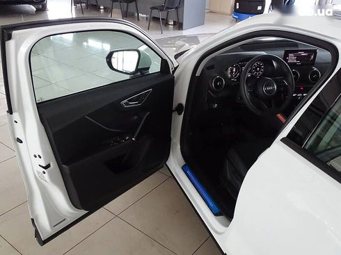 Audi Q2L e-tron 2021 - фото 11