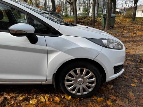 Ford Fiesta 2017 белый - фото 5