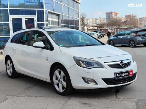 Opel Astra 2012 белый - фото 10
