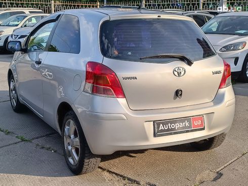 Toyota Yaris 2009 серый - фото 7