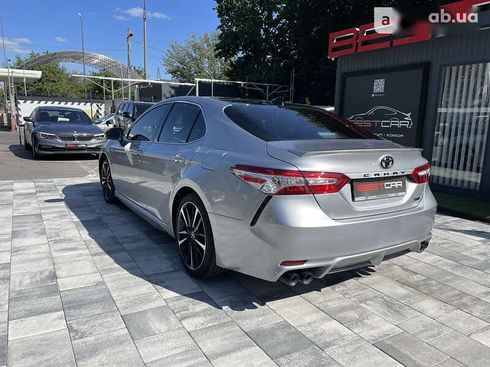 Toyota Camry 2020 - фото 16