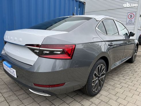 Skoda Superb 2023 - фото 11