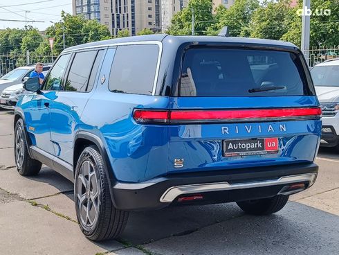 Rivian R1S 2023 синий - фото 8