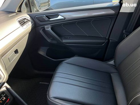 Volkswagen Tiguan 2021 черный - фото 33