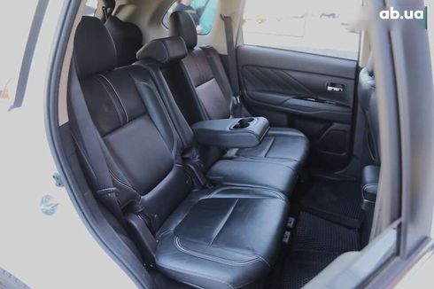 Mitsubishi Outlander 2017 - фото 10