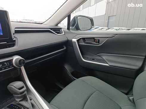 Toyota RAV4 2025 серый - фото 33