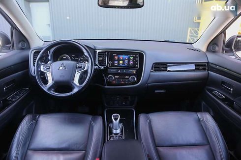 Mitsubishi Outlander 2017 - фото 13