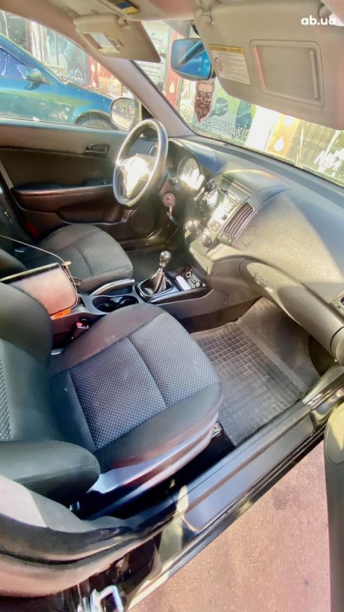Hyundai i30 2010 черный - фото 3