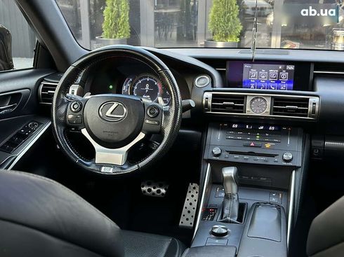 Lexus IS 2016 - фото 15