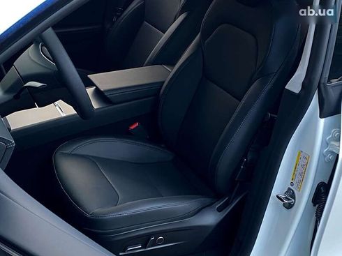 Tesla Model Y 2025 - фото 12