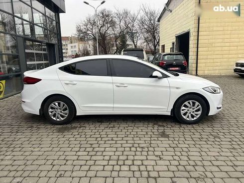 Hyundai Elantra 2016 - фото 8