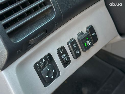 Mitsubishi Grandis 2007 серый - фото 23