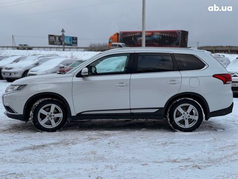 Mitsubishi Outlander 2016 белый - фото 12