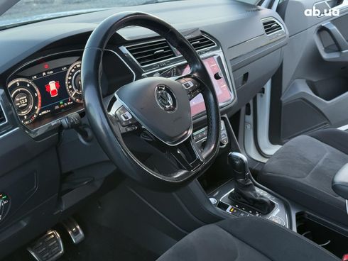 Volkswagen Tiguan 2017 белый - фото 28