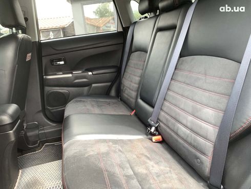 Mitsubishi Outlander 2018 белый - фото 23