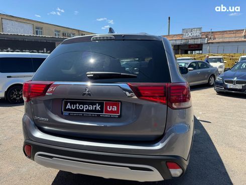 Mitsubishi Outlander 2021 серый - фото 3
