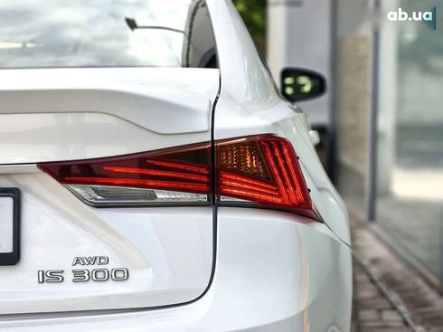 Lexus IS 2017 - фото 12